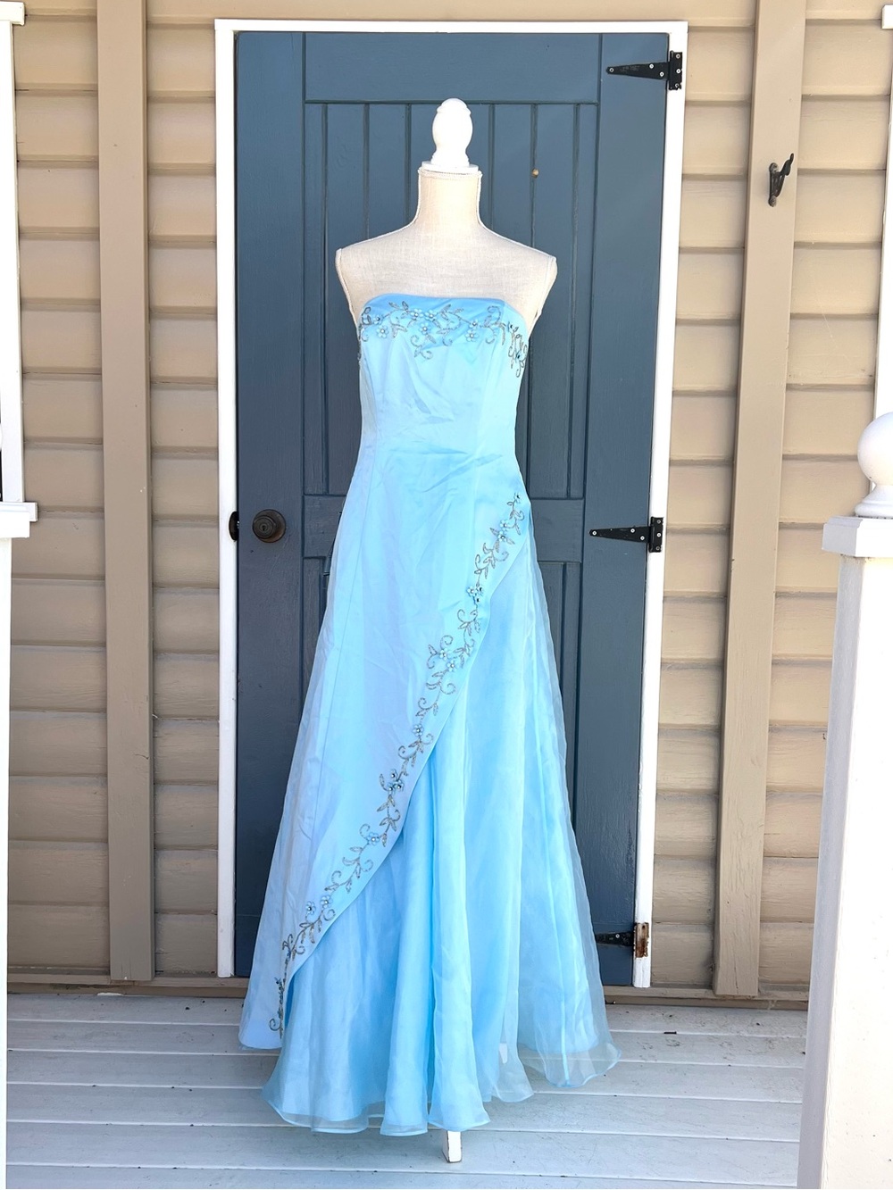 Vintage Y2K beaded Morgan & Co. Light Blue Prom Dress Size 7/8